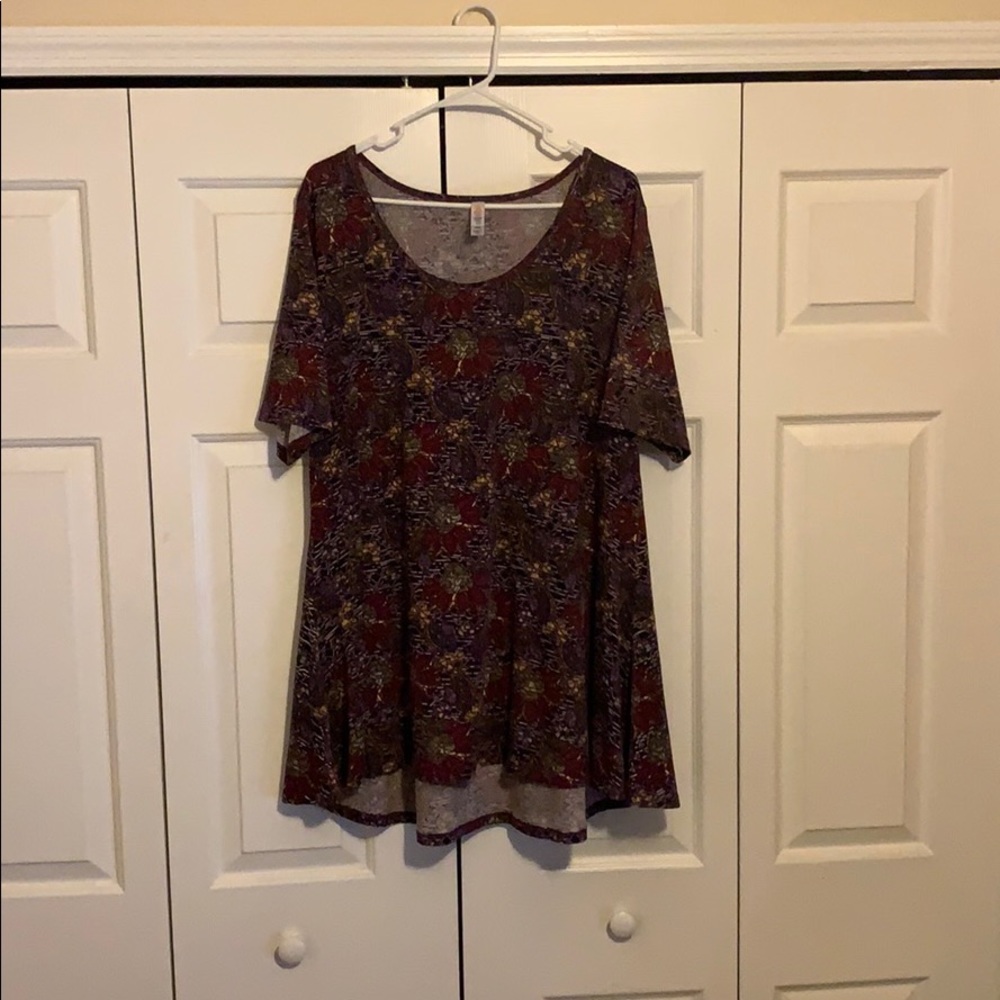 ••• LuLaRoe Perfect T 2XL •••